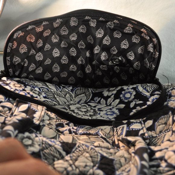 Vera Bradley	snow lotus winter 2017 blue black white floral large bag (21gw) - Picture 12 of 16